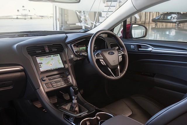 Ford Mondeo Hatchback photo 48