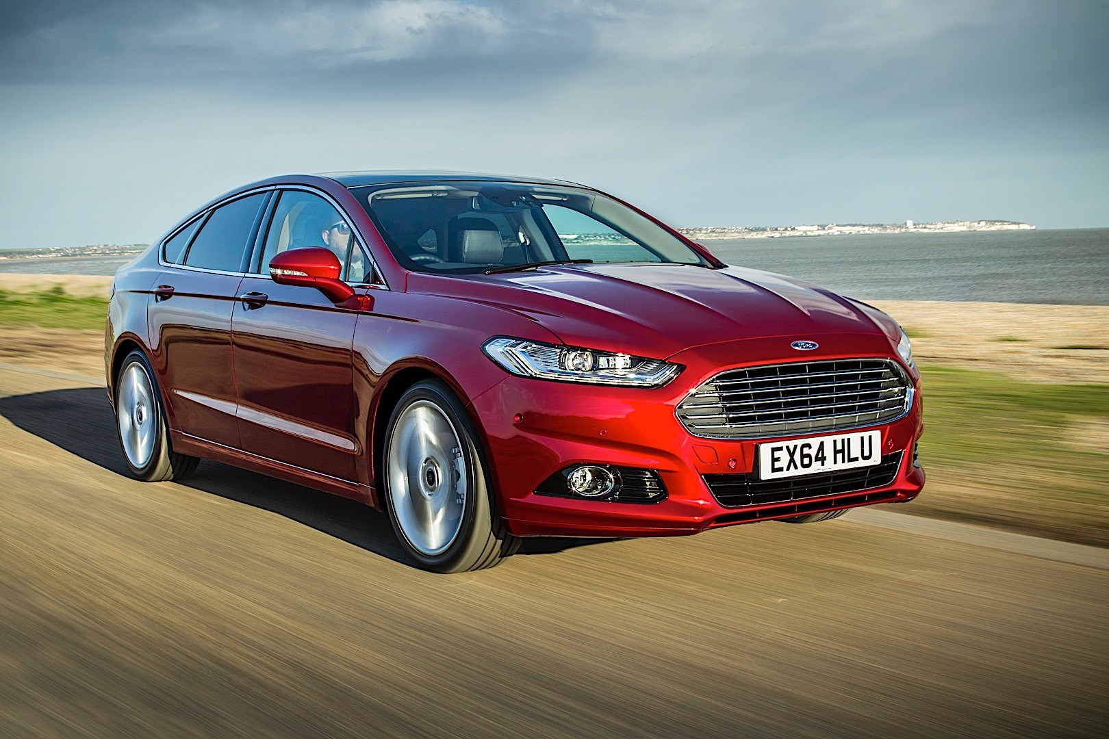 Ford Mondeo Hatchback photo 8