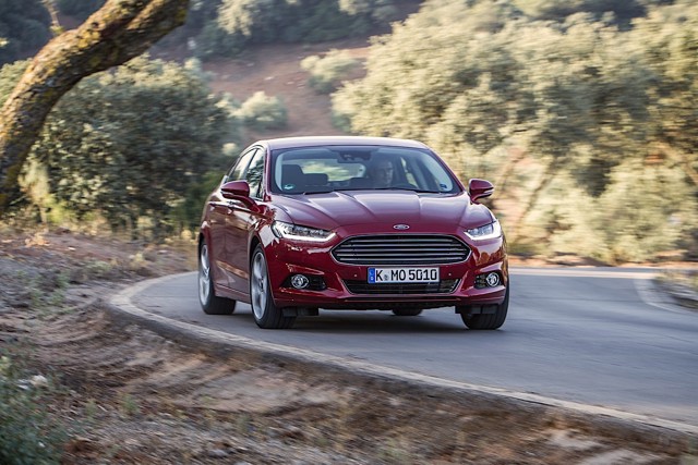 Ford Mondeo Hatchback photo 11