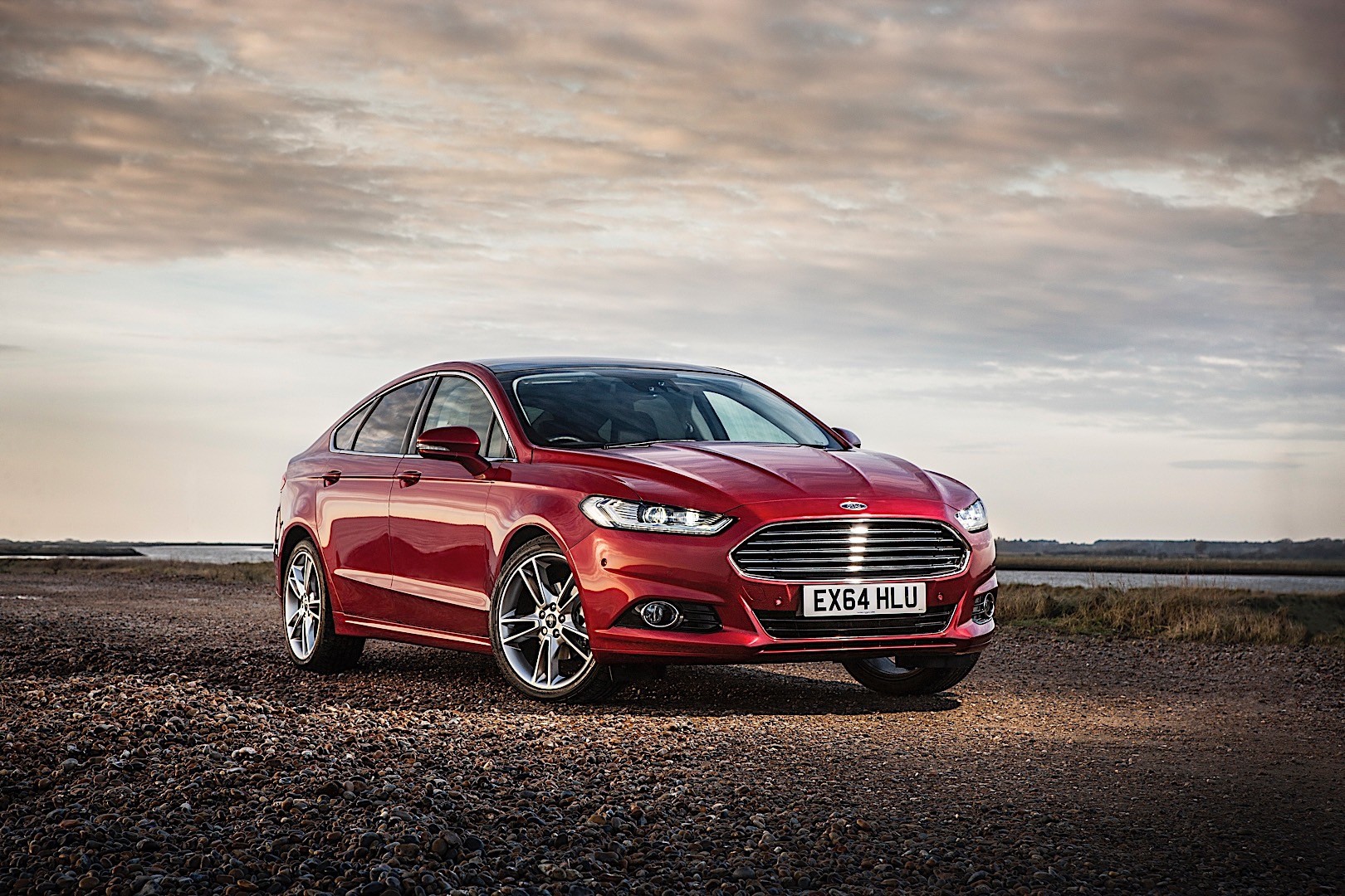 Ford Mondeo Hatchback photo 16