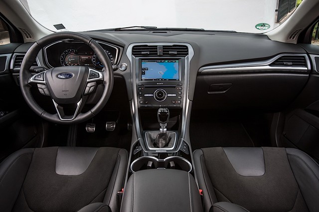 Ford Mondeo Hatchback photo 50