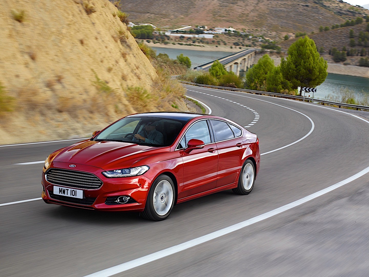Ford Mondeo Hatchback photo 27
