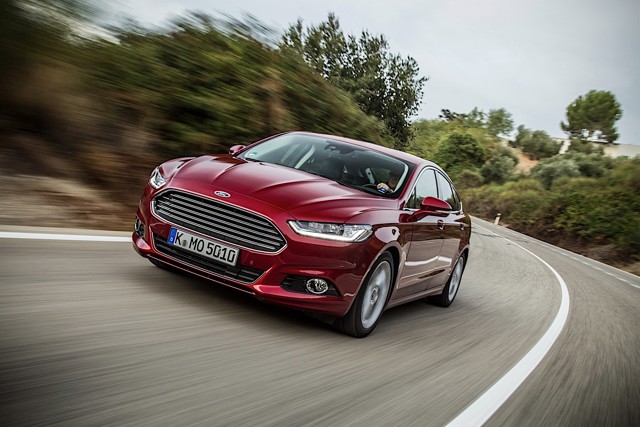 Ford Mondeo Hatchback photo 32