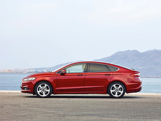 Ford Mondeo Hatchback photo 34