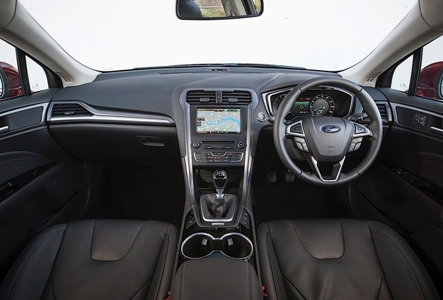 Ford Mondeo Hatchback photo 51