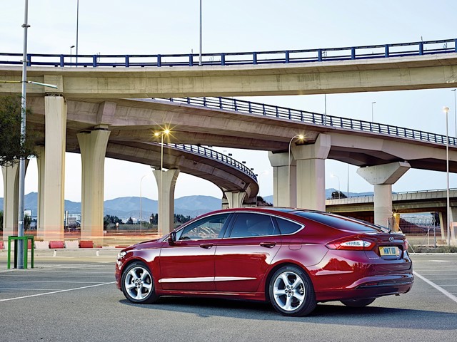 Ford Mondeo Hatchback photo 41