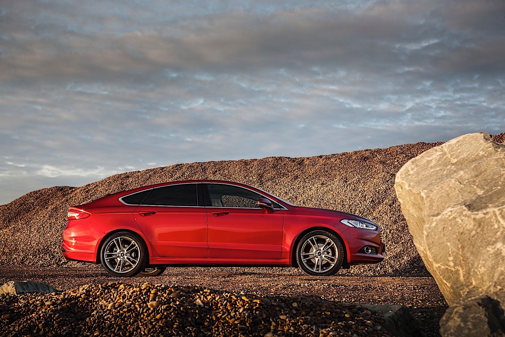 Ford Mondeo Hatchback photo 43