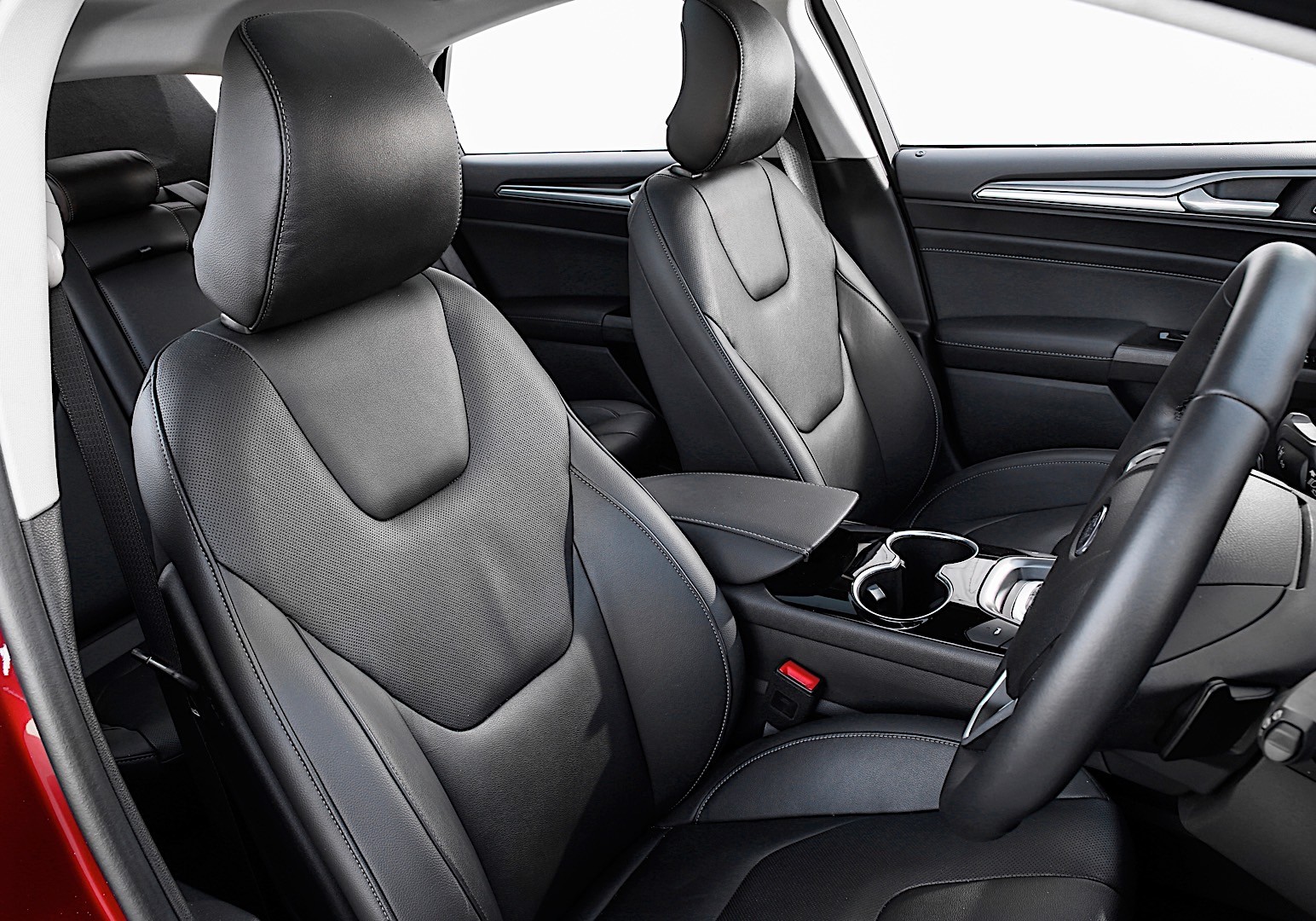 Ford Mondeo Hatchback photo 53