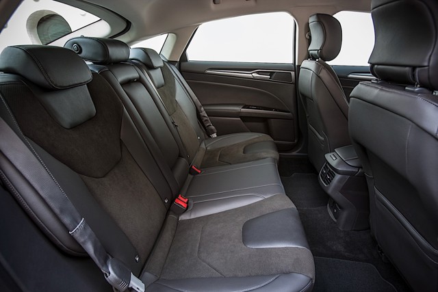 Ford Mondeo Hatchback photo 54