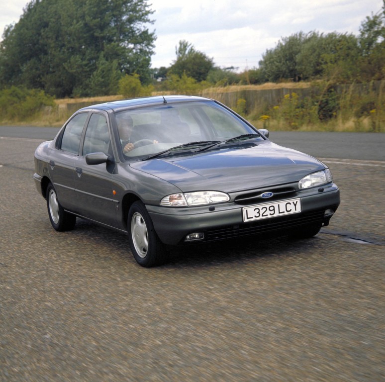 Ford Mondeo Sedan photo 8
