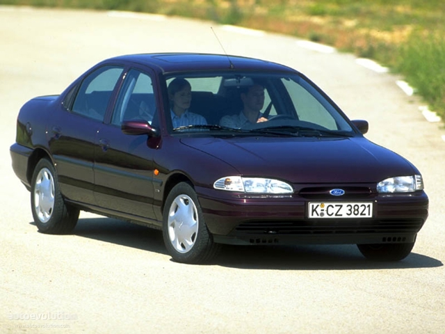 Ford Mondeo Sedan Foto 1