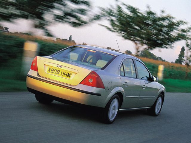 Ford Mondeo Sedan Foto 9