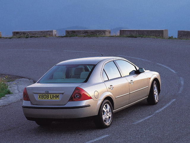 Ford Mondeo Sedan Foto 12