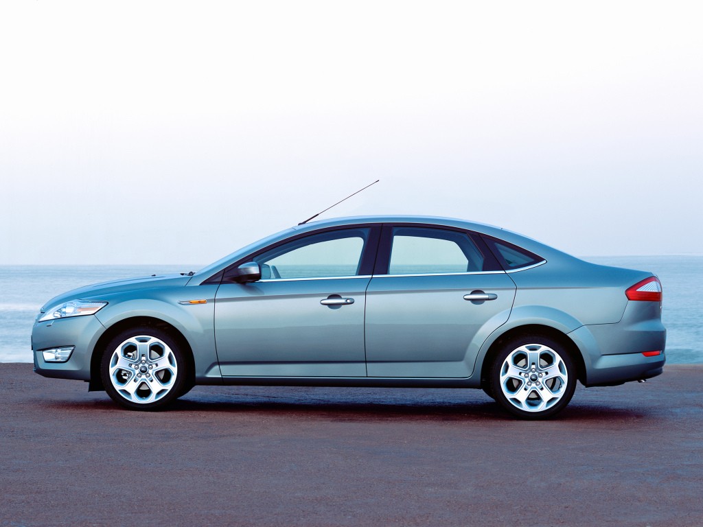 Ford Mondeo Sedan photo 11