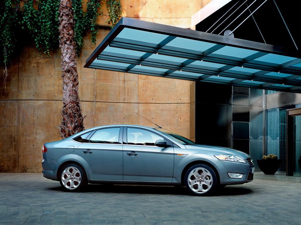 Ford Mondeo Sedan photo 14