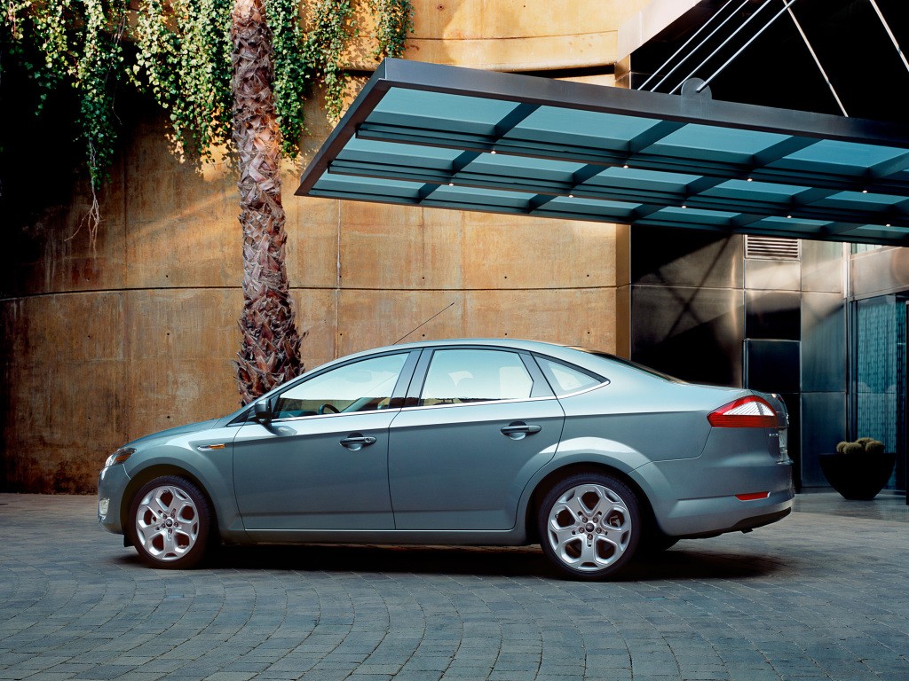 Ford Mondeo Sedan photo 15