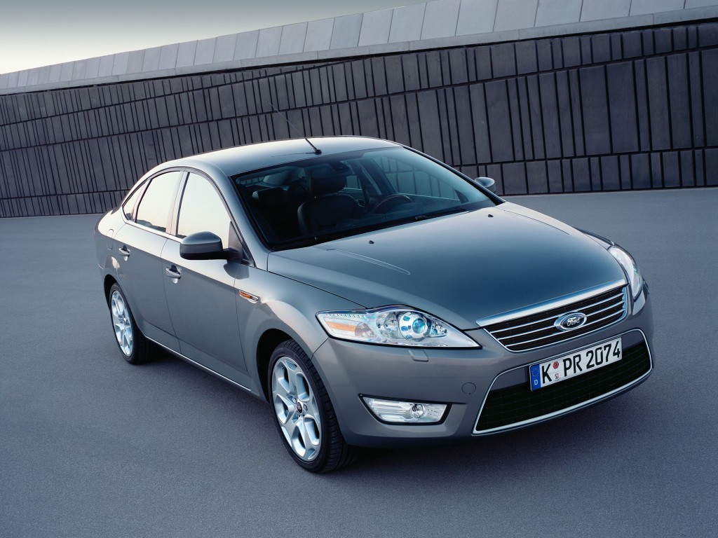 Ford Mondeo Sedan photo 16