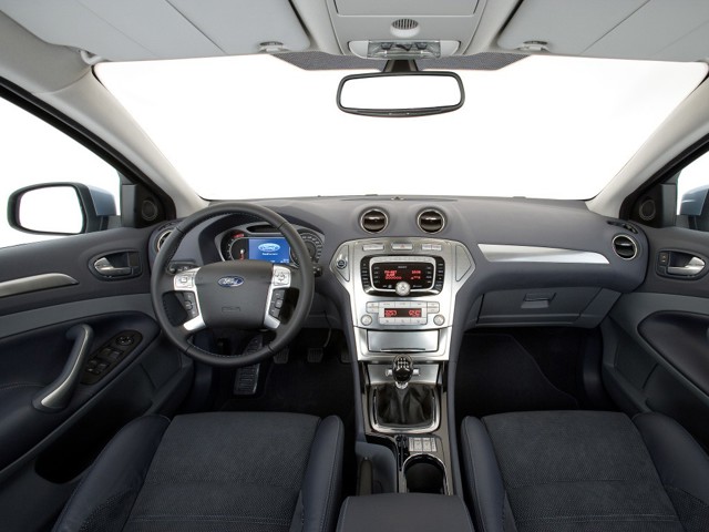 Ford Mondeo Sedan photo 18