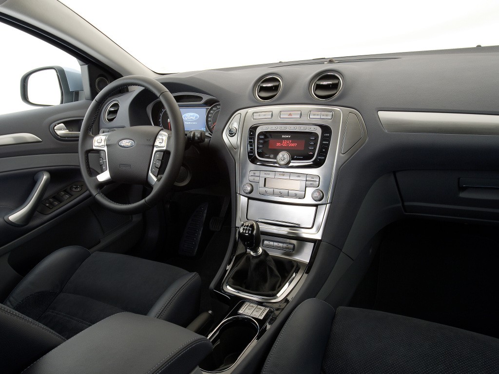 Ford Mondeo Sedan photo 19