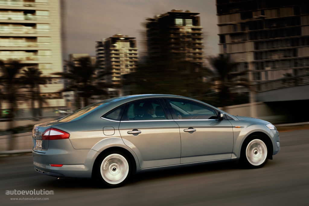Ford Mondeo Sedan photo 2