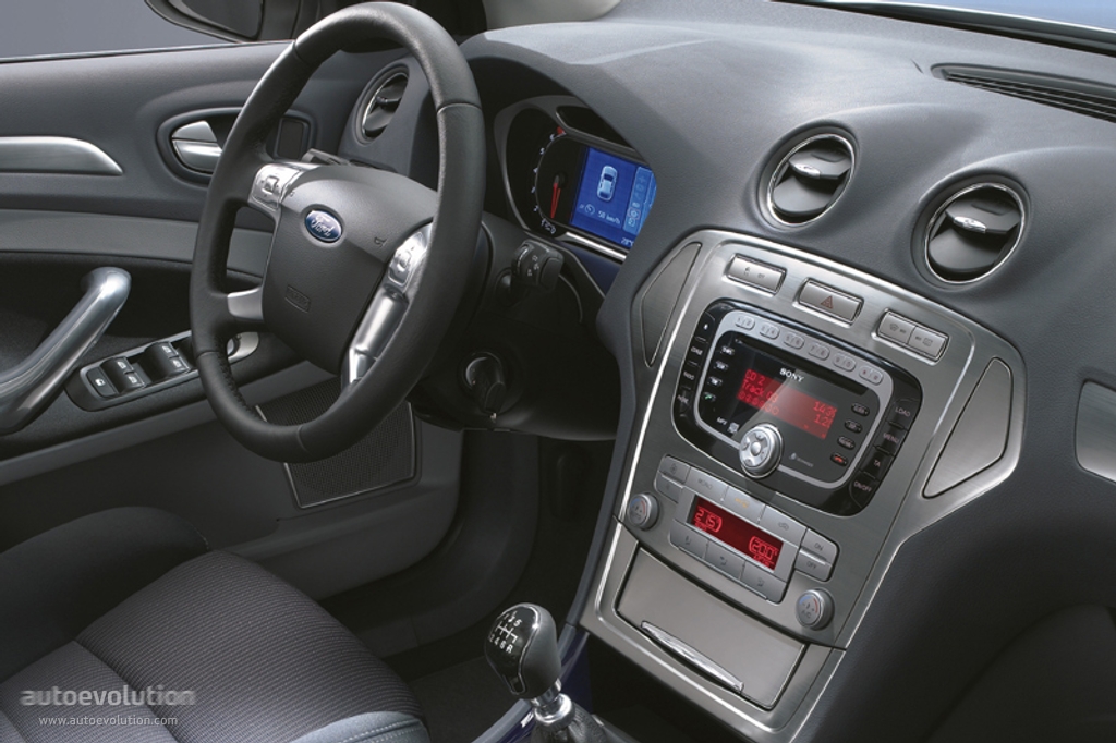 Ford Mondeo Sedan photo 17