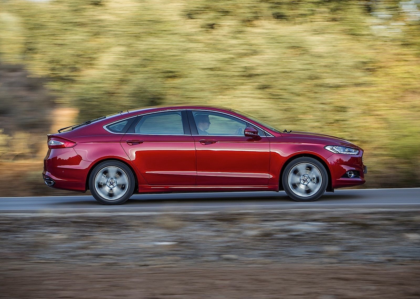 Ford Mondeo Sedan photo 3