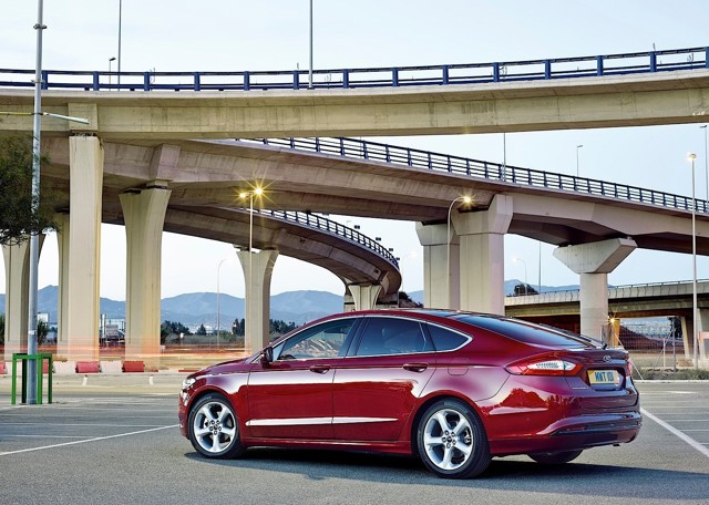 Ford Mondeo Sedan photo 5