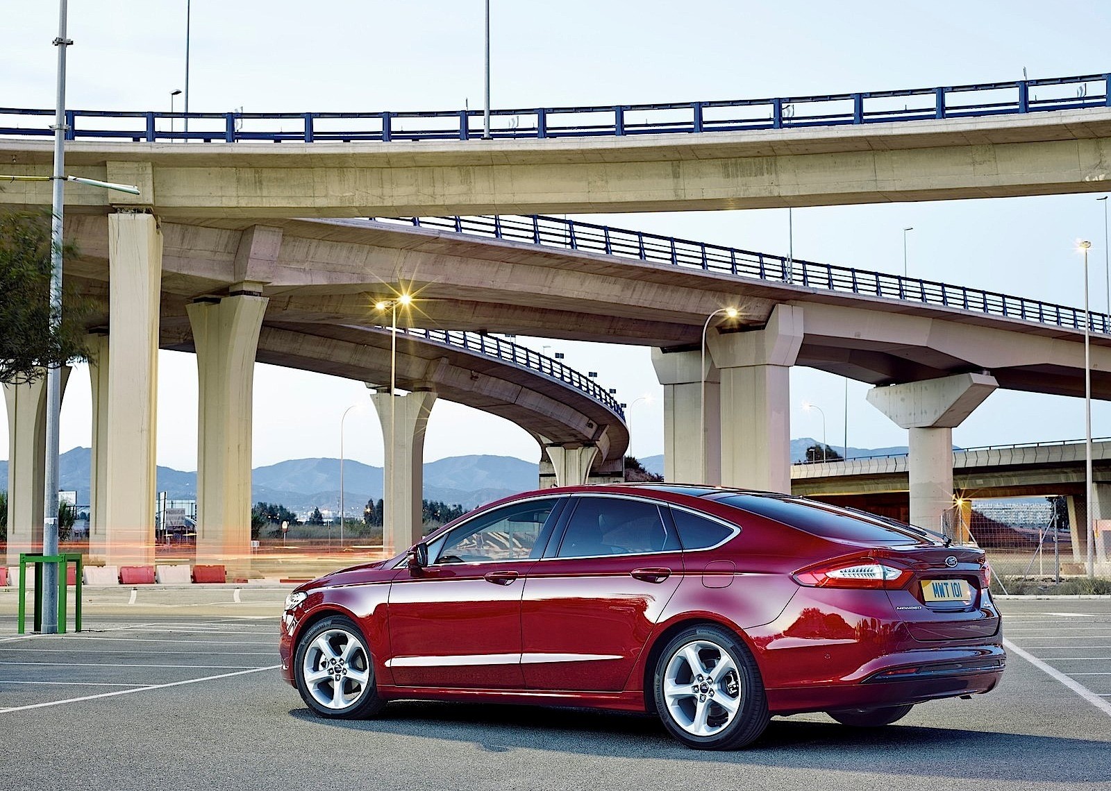 Ford Mondeo Sedan photo 6
