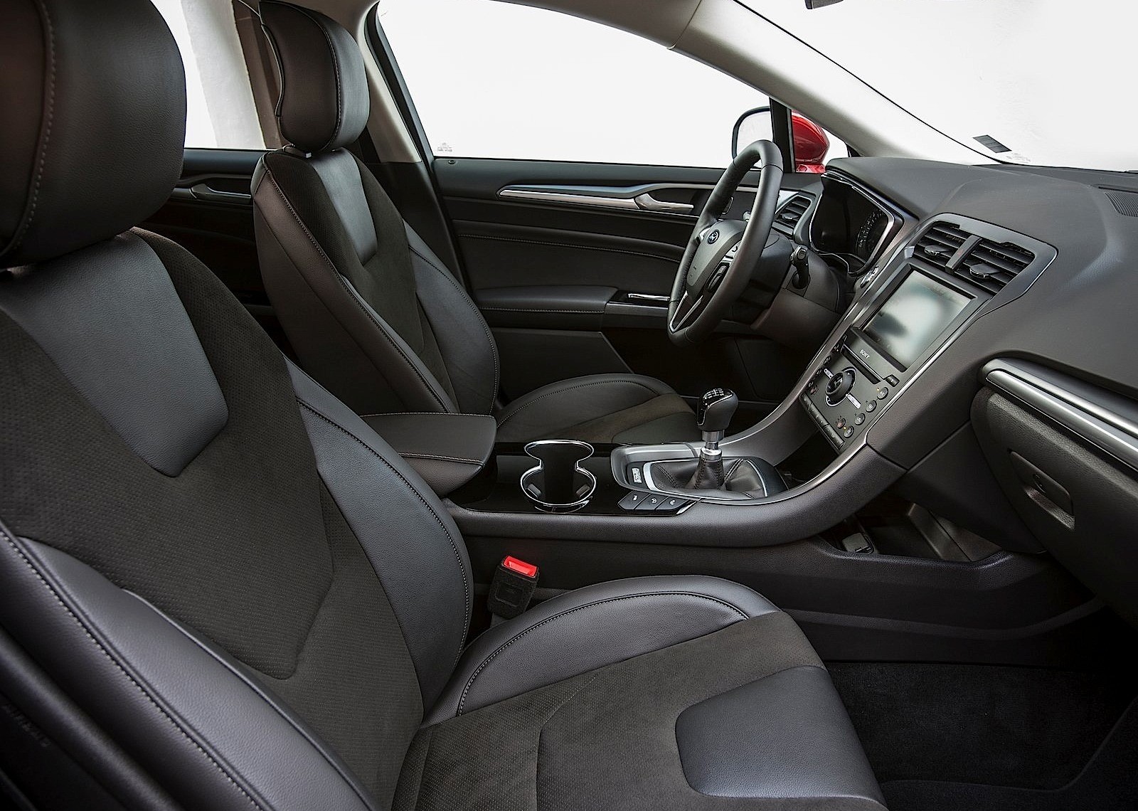 Ford Mondeo Sedan photo 56