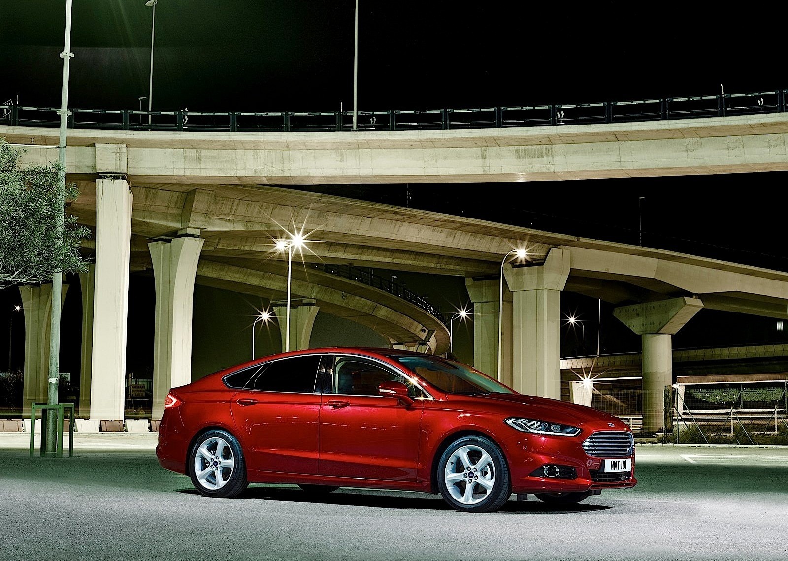 Ford Mondeo Sedan photo 8