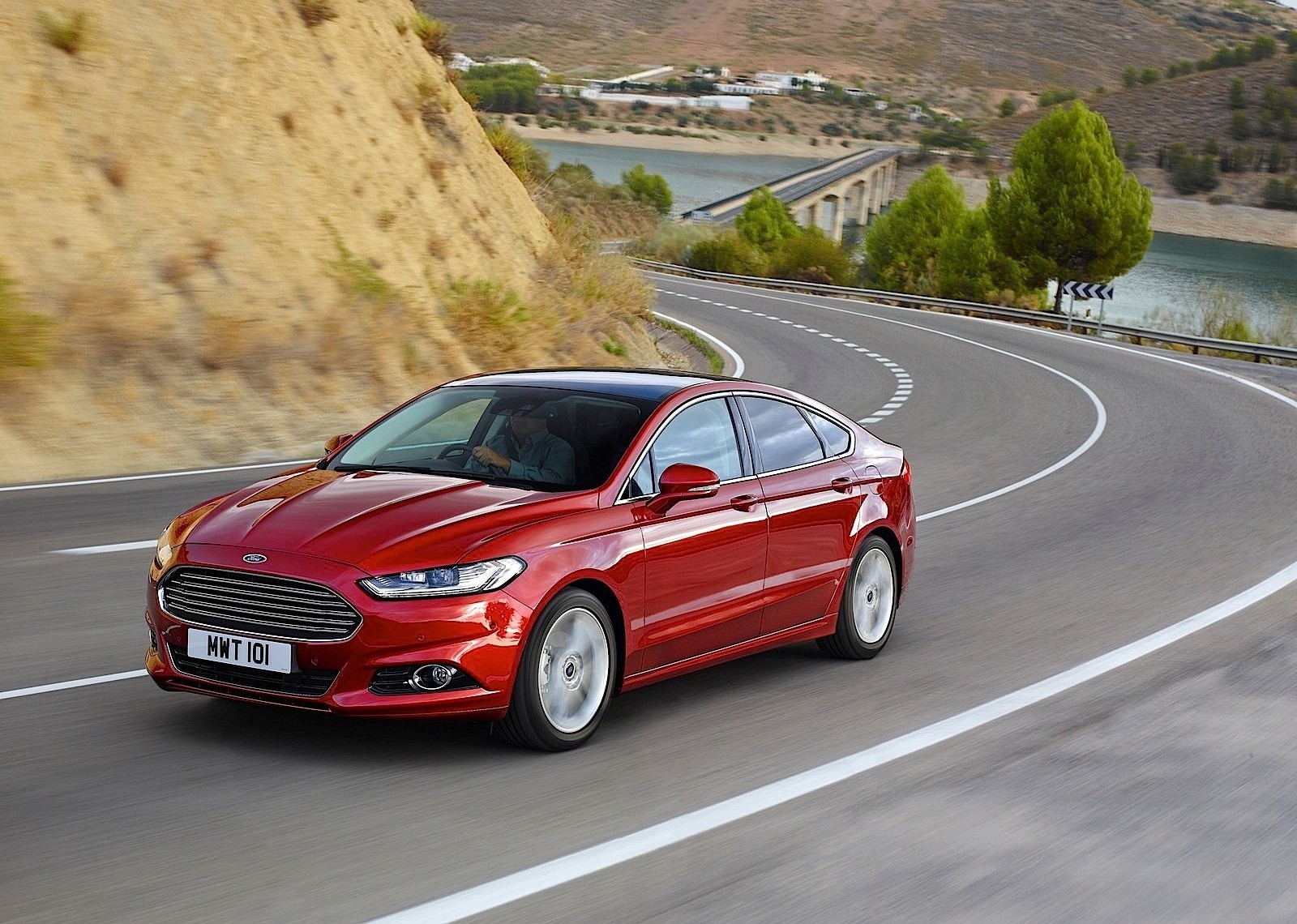 Ford Mondeo Sedan photo 19