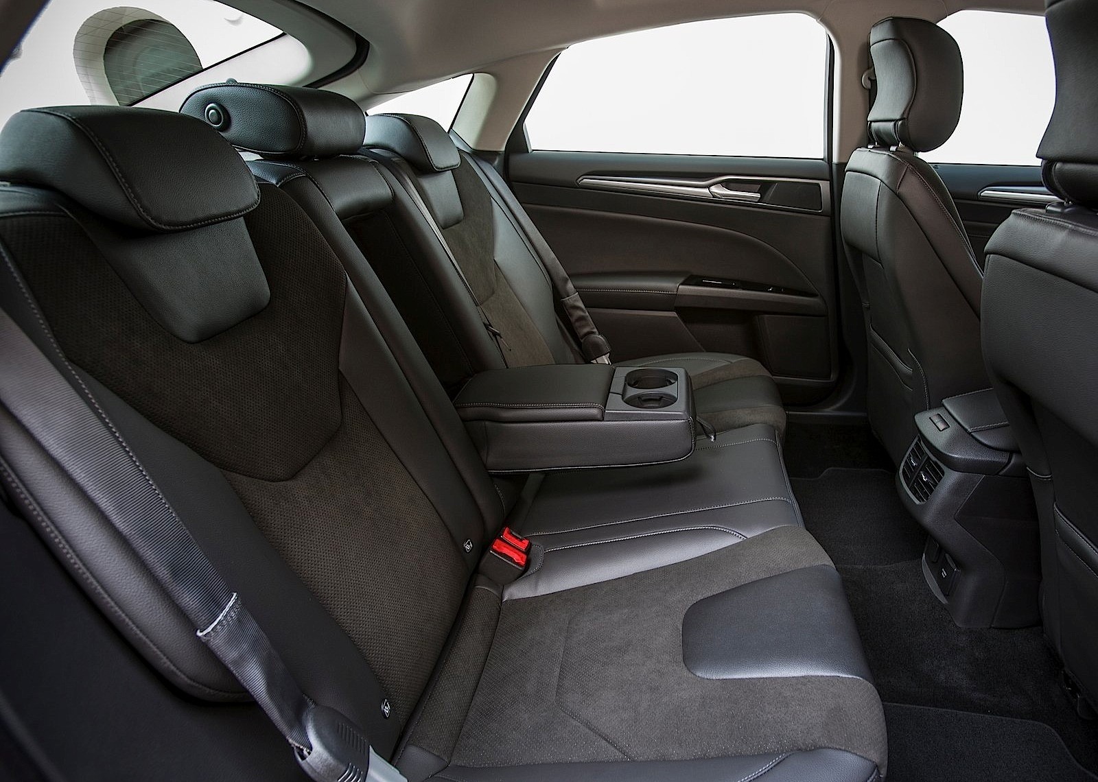 Ford Mondeo Sedan photo 58