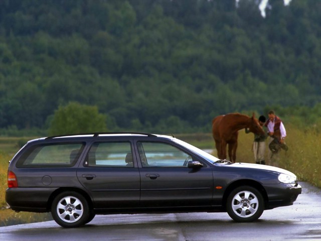 Ford Mondeo Wagon Foto 4