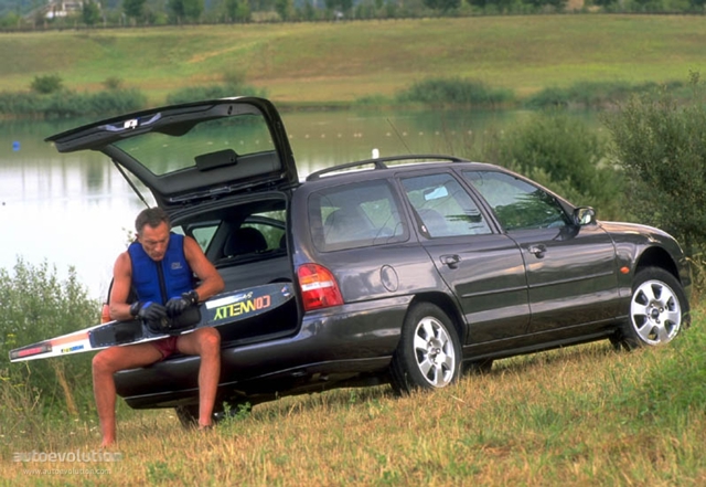 Ford Mondeo Wagon Foto 3