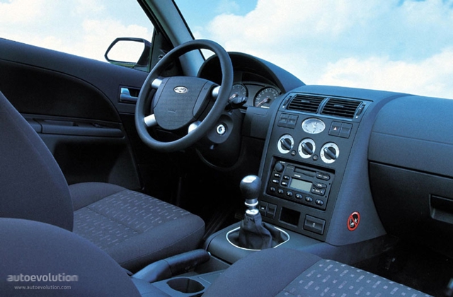 Ford Mondeo Wagon foto 13