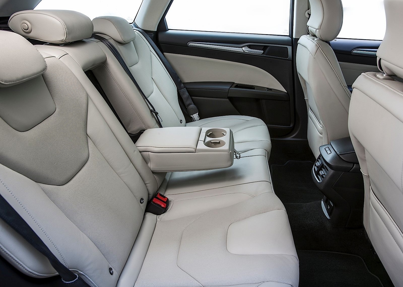 Ford Mondeo Wagon photo 38