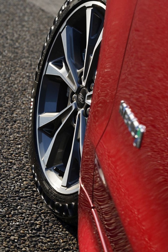 Ford Mondeo Wagon foto 8