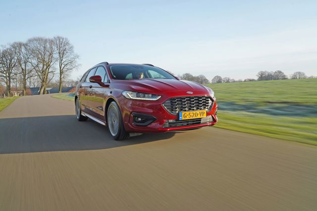 Ford Mondeo Wagon foto 11