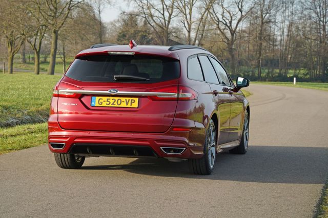 Ford Mondeo Wagon foto 17