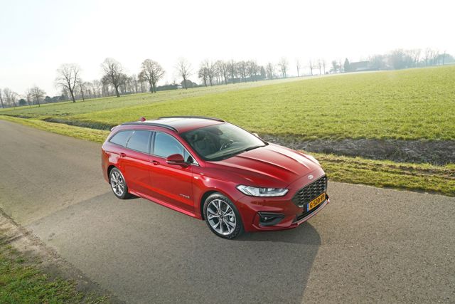 Ford Mondeo Wagon foto 19