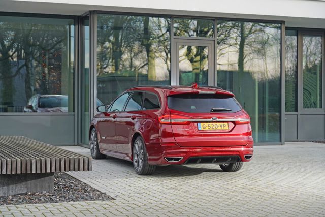 Ford Mondeo Wagon foto 22