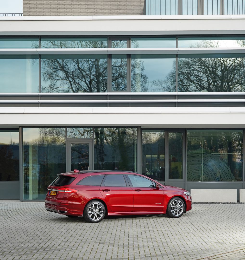 Ford Mondeo Wagon photo 23