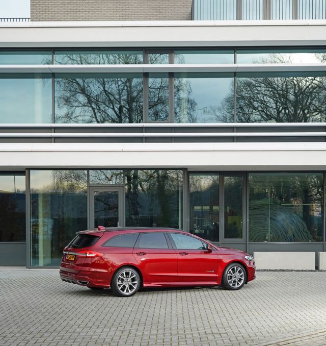 Ford Mondeo Wagon foto 23