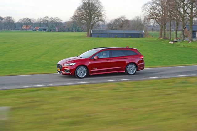 Ford Mondeo Wagon foto 24