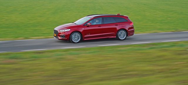 Ford Mondeo Wagon foto 27