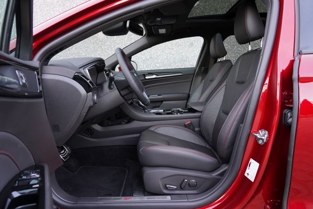 Ford Mondeo Wagon foto 32