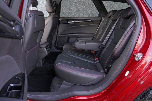 Ford Mondeo Wagon foto 34