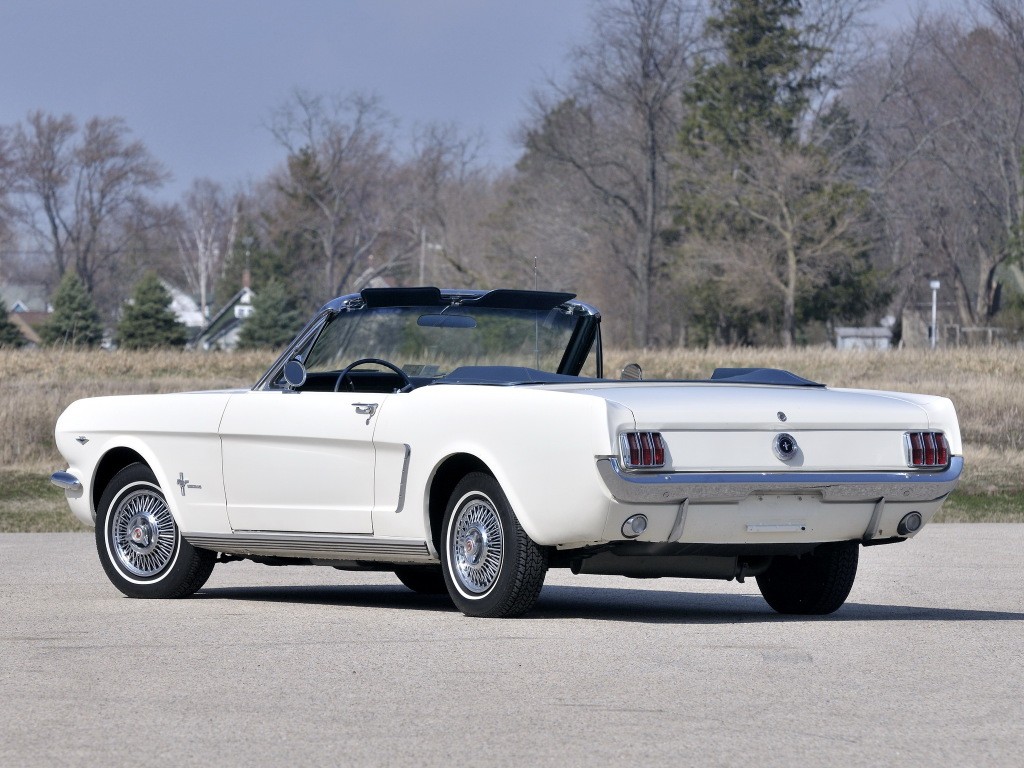 Ford Mustang Convertible photo 6