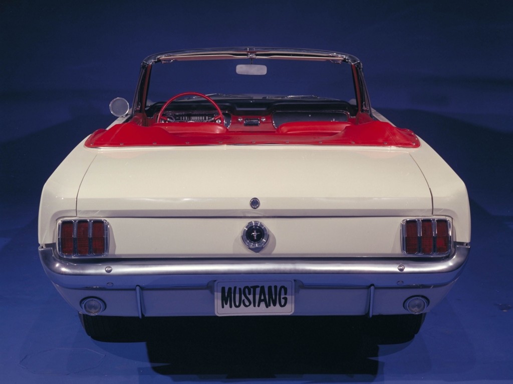 Ford Mustang Convertible photo 7