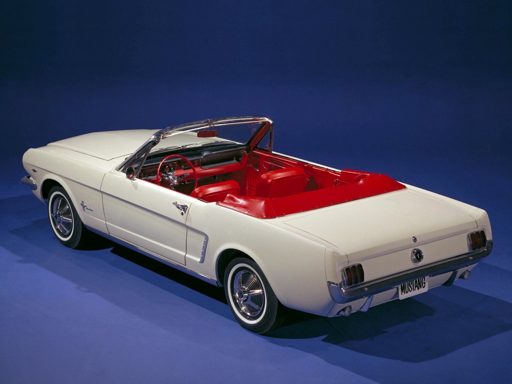 Ford Mustang Convertible photo 9